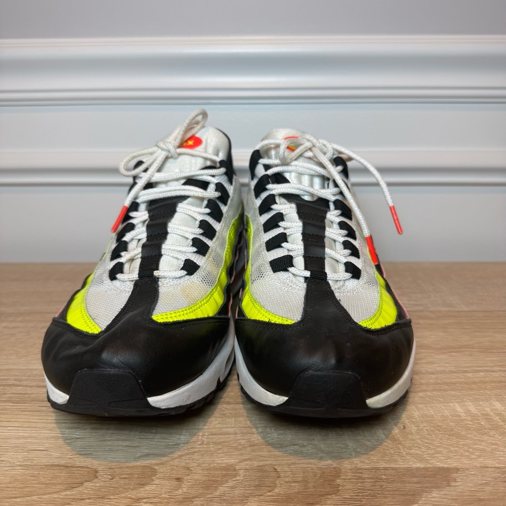 Nike Air Max 95 SE Sneakers Mens Size 12 Black Retro Future Shoes AJ2018-004 EUC - Picture 2 of 11